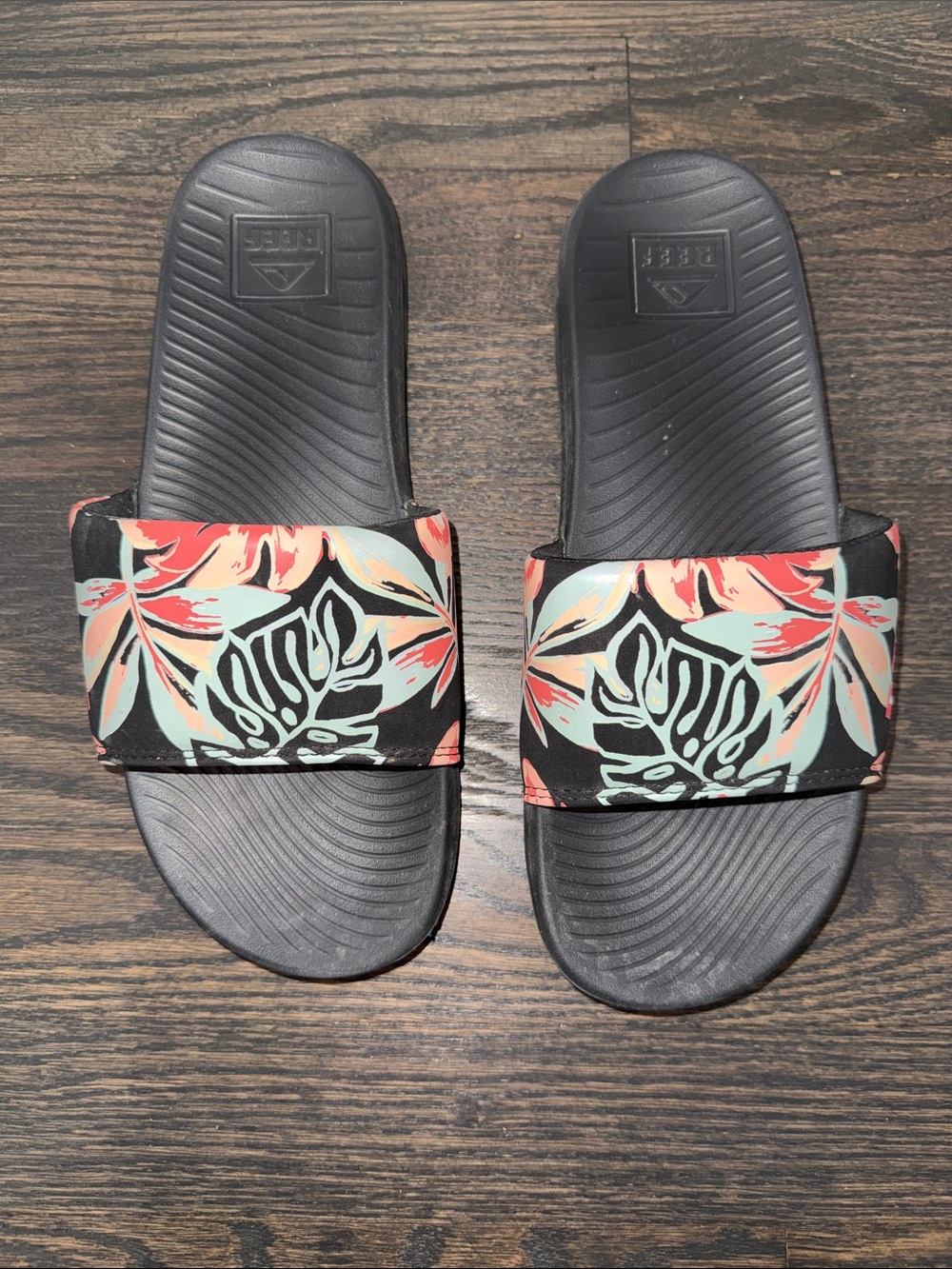 Reef Slides-Size 9-Authentic-EUC